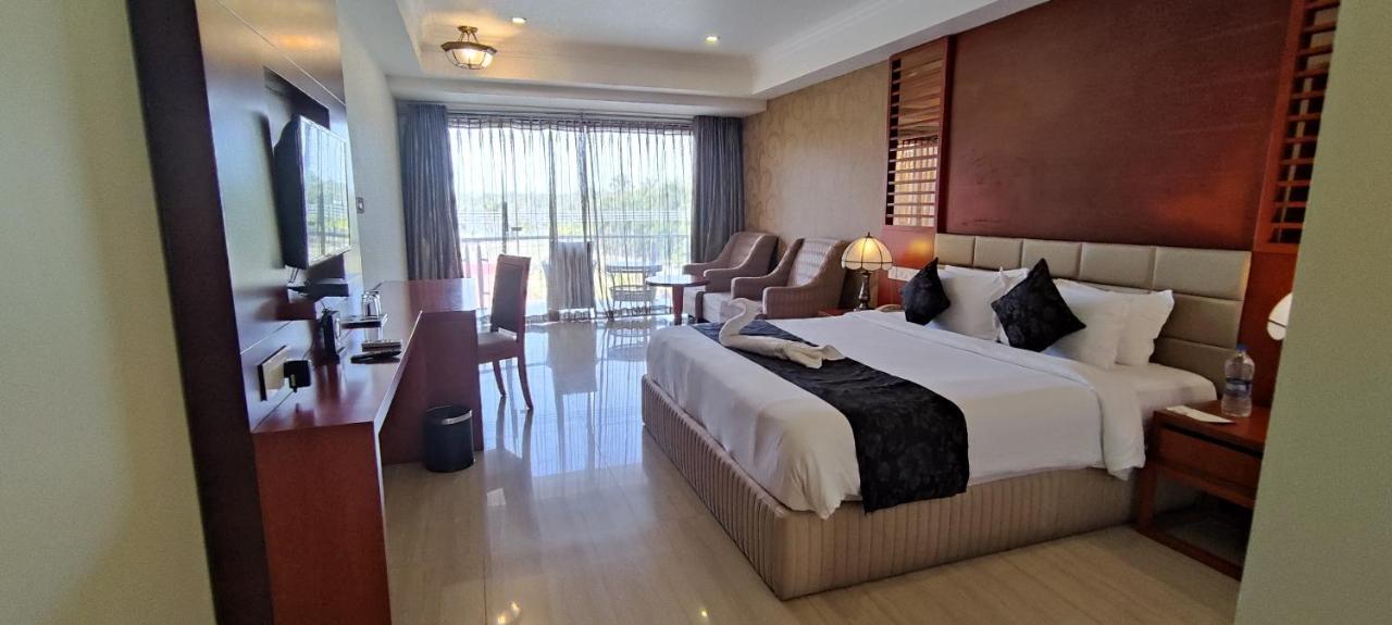 Lake Palace Trivandrum Vettutura Kültér fotó