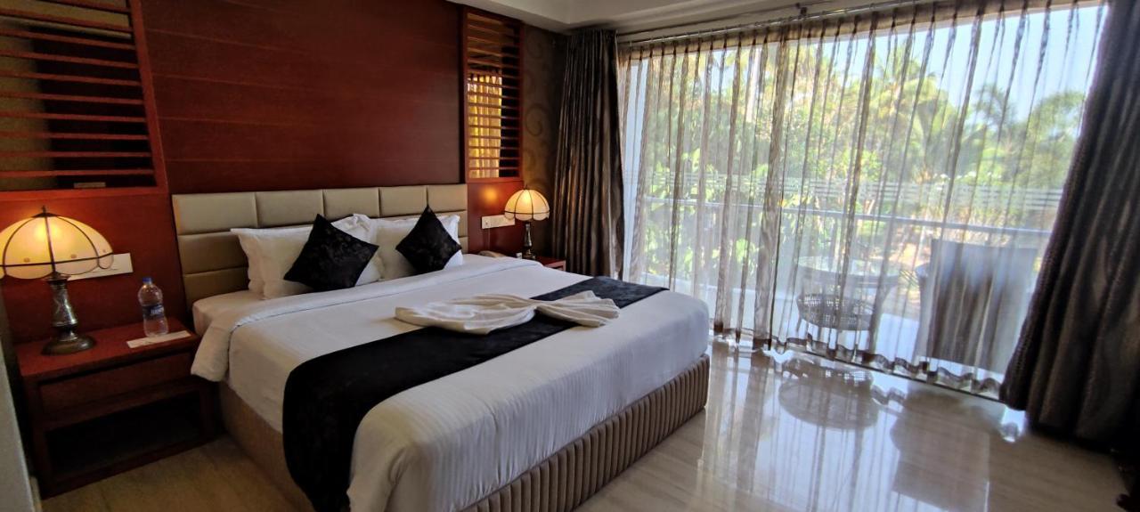 Lake Palace Trivandrum Vettutura Kültér fotó