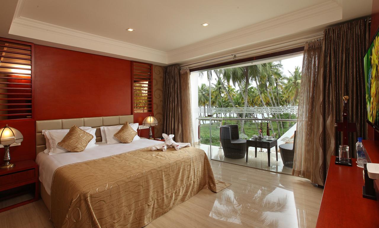 Lake Palace Trivandrum Vettutura Kültér fotó