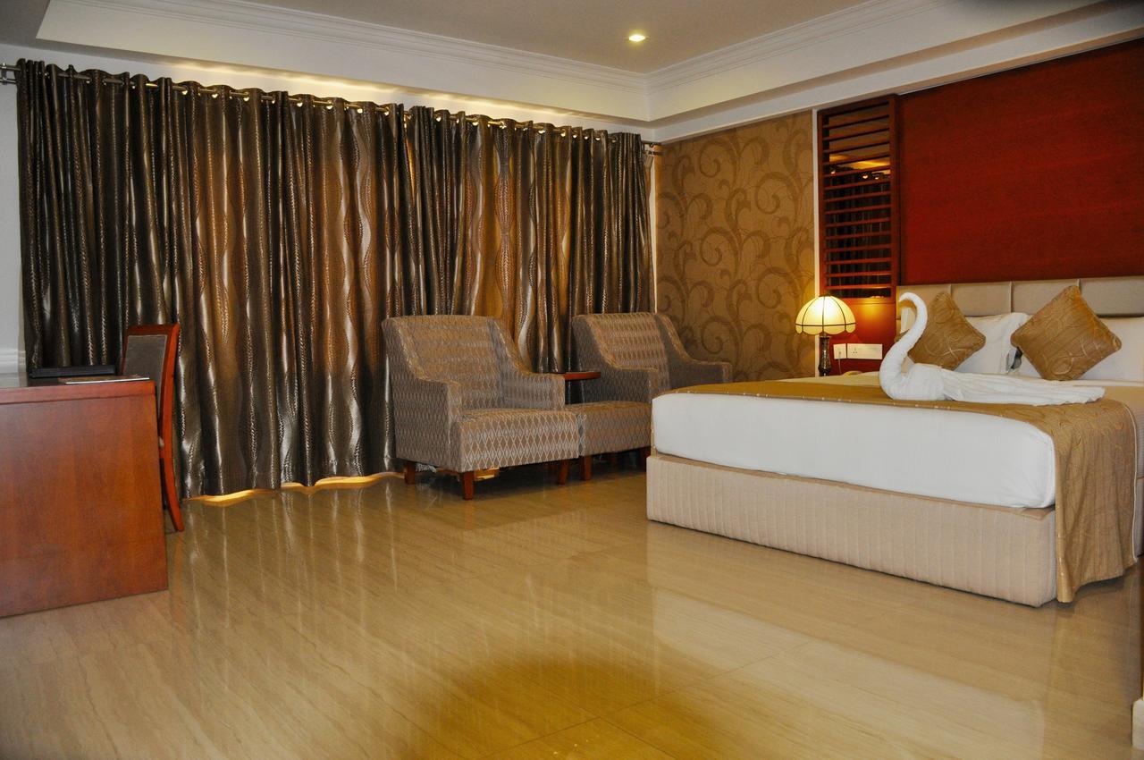 Lake Palace Trivandrum Vettutura Kültér fotó