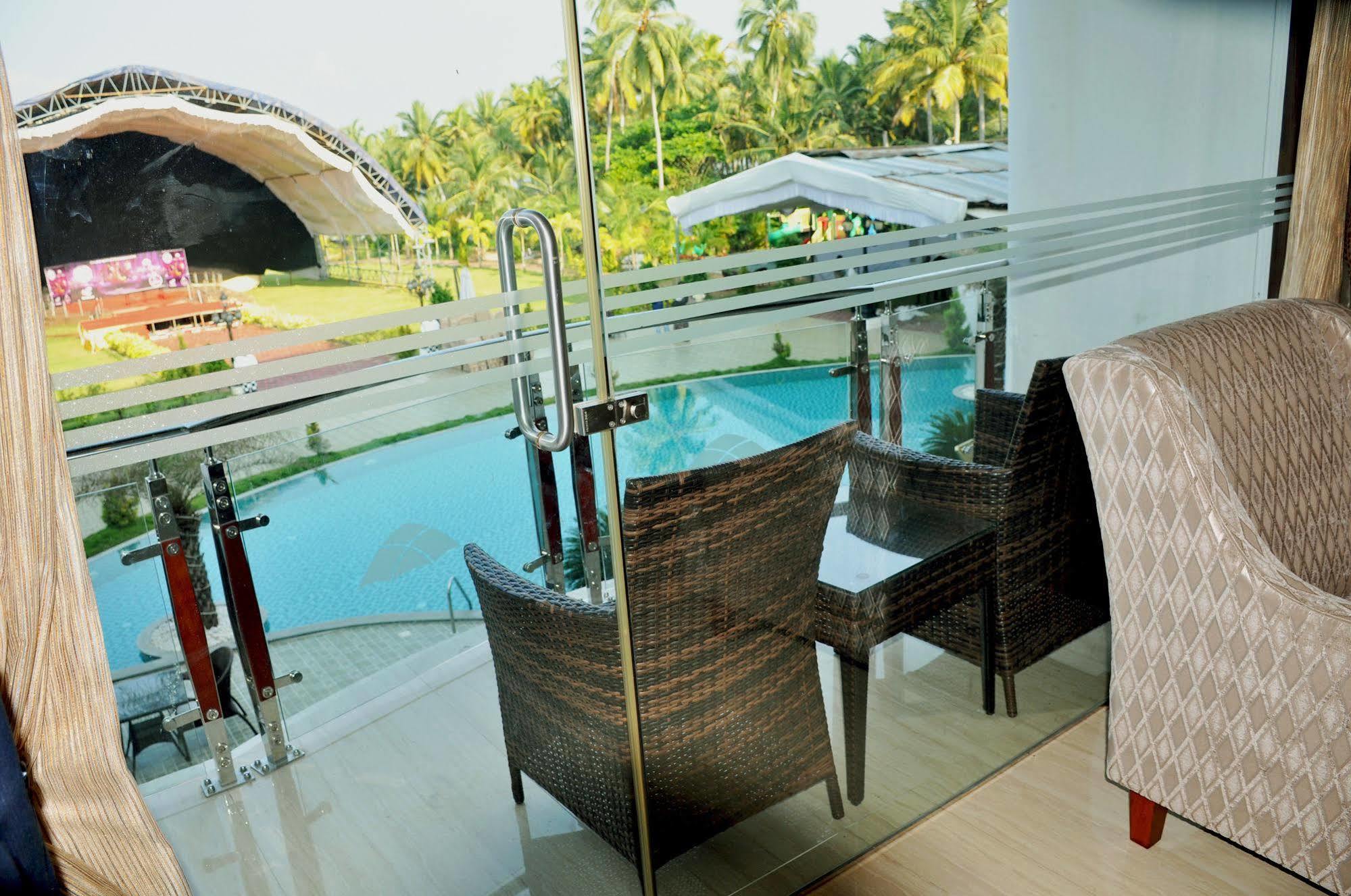 Lake Palace Trivandrum Vettutura Kültér fotó