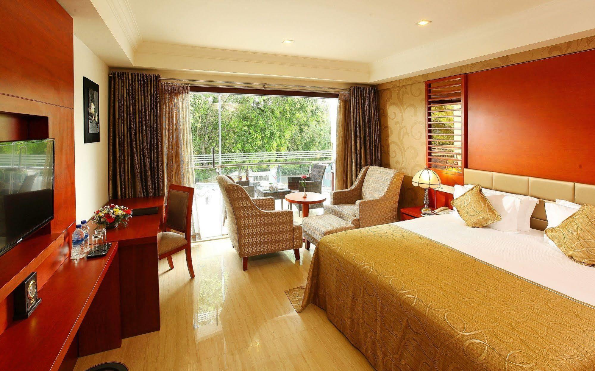Lake Palace Trivandrum Vettutura Kültér fotó