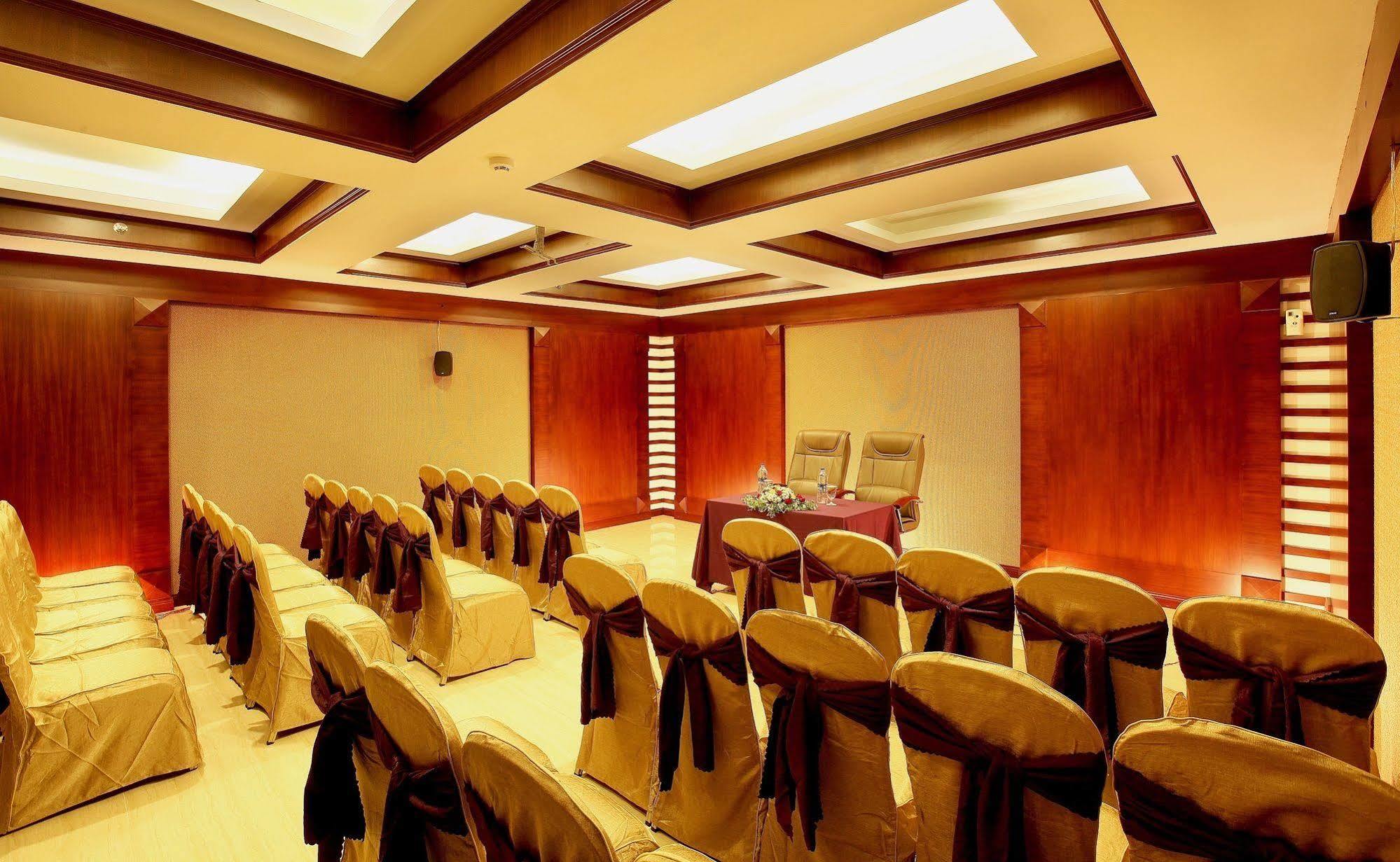 Lake Palace Trivandrum Vettutura Kültér fotó