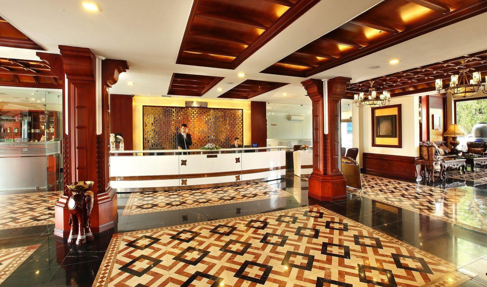 Lake Palace Trivandrum Vettutura Kültér fotó