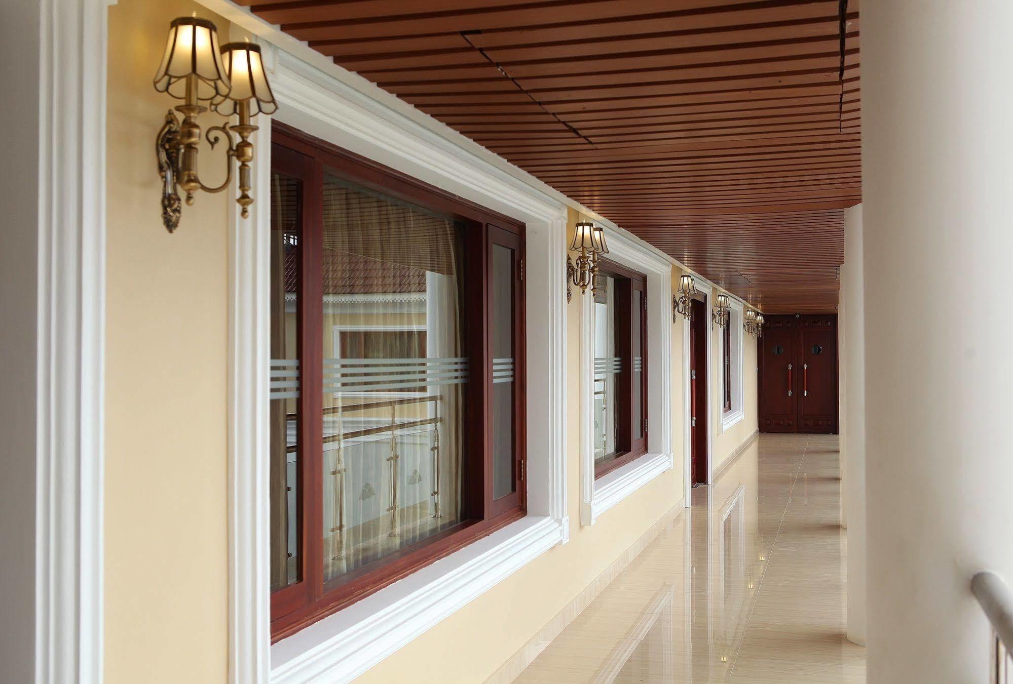 Lake Palace Trivandrum Vettutura Kültér fotó