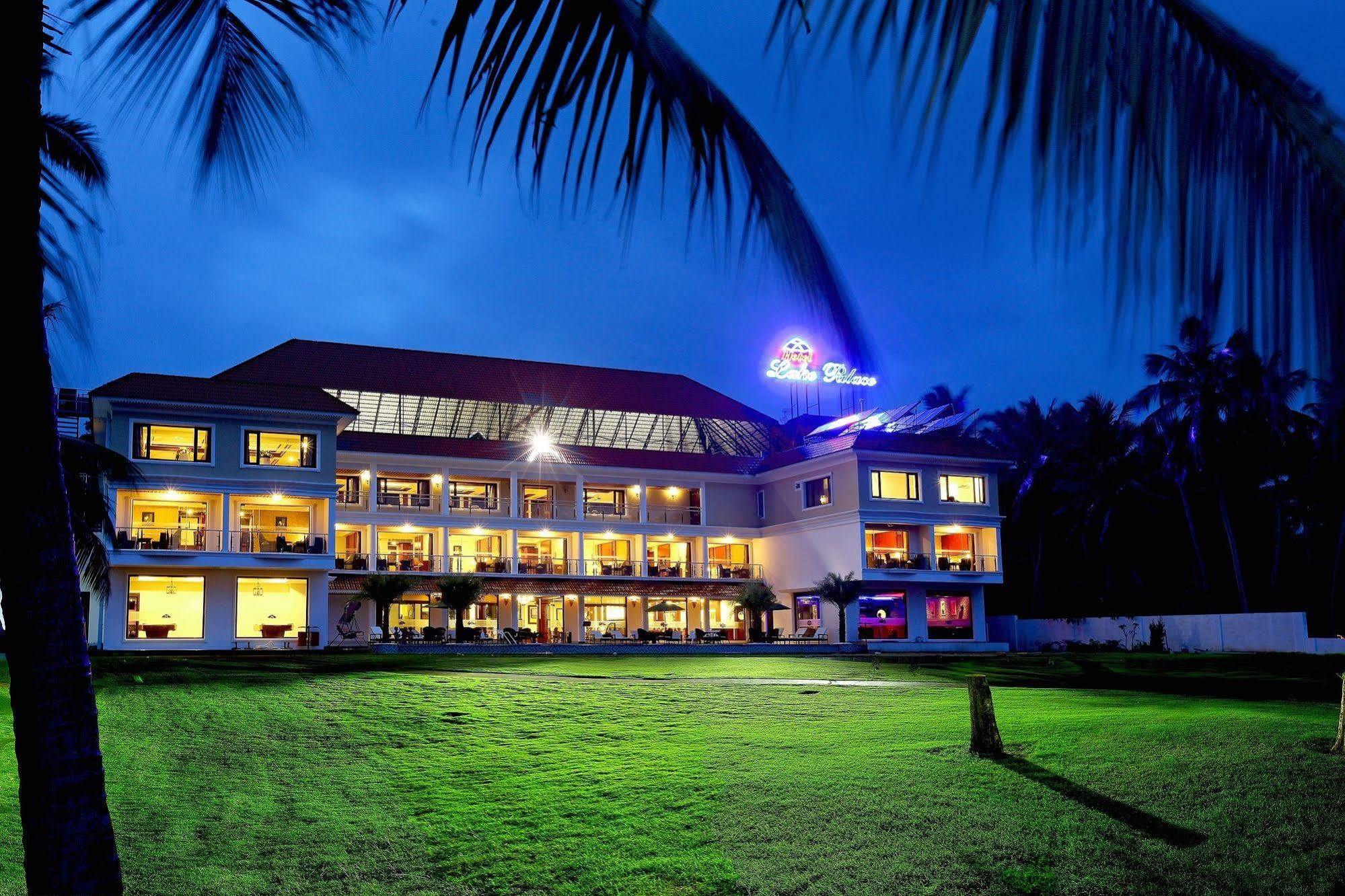 Lake Palace Trivandrum Vettutura Kültér fotó