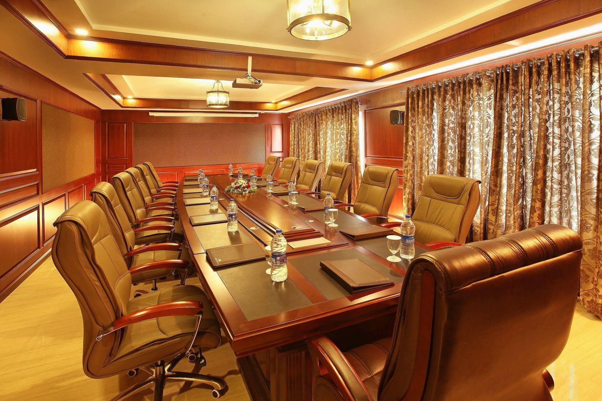 Lake Palace Trivandrum Vettutura Kültér fotó